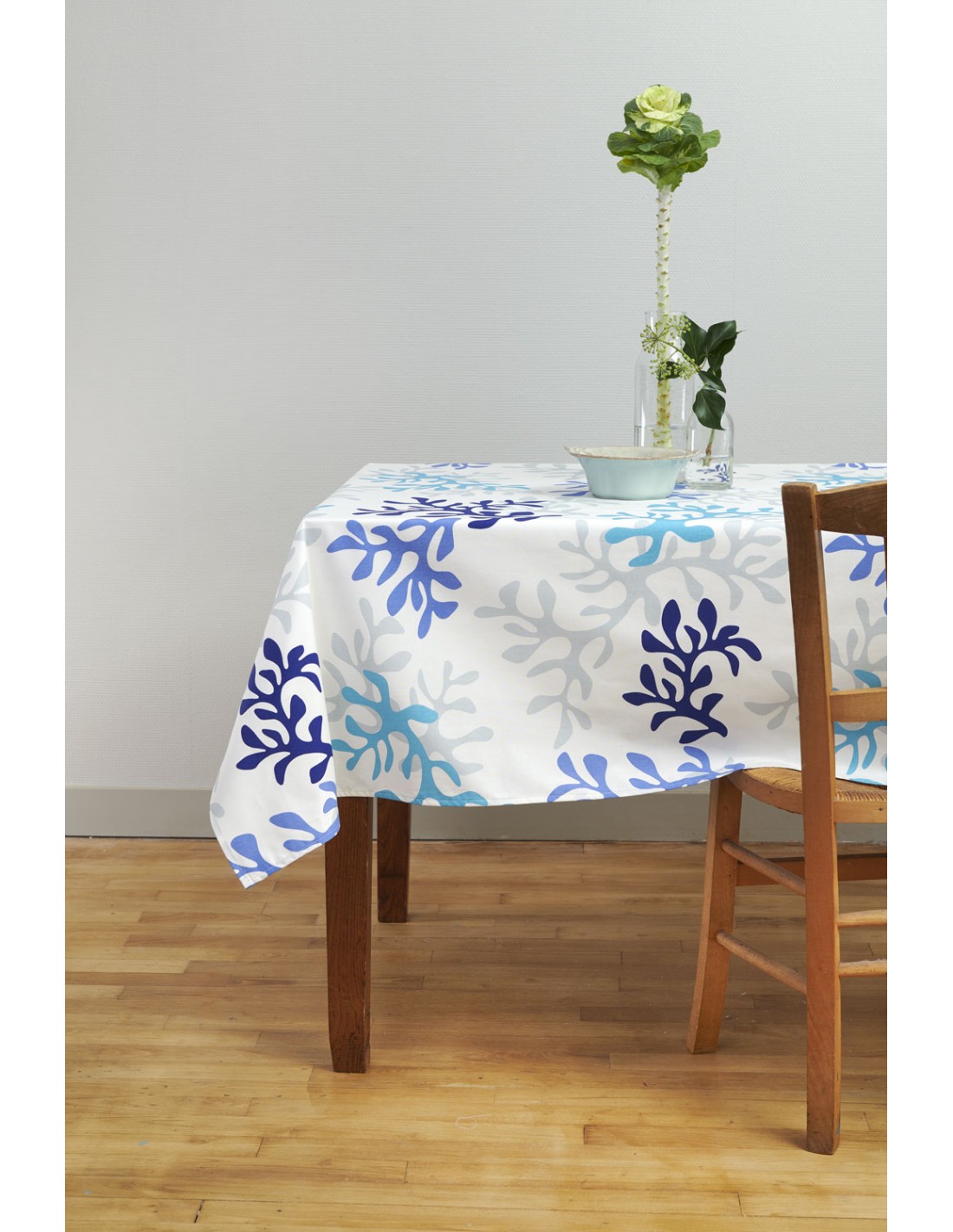 Nappe Corail bleu coton enduit ourlée 120x120 - Fleur de Soleil